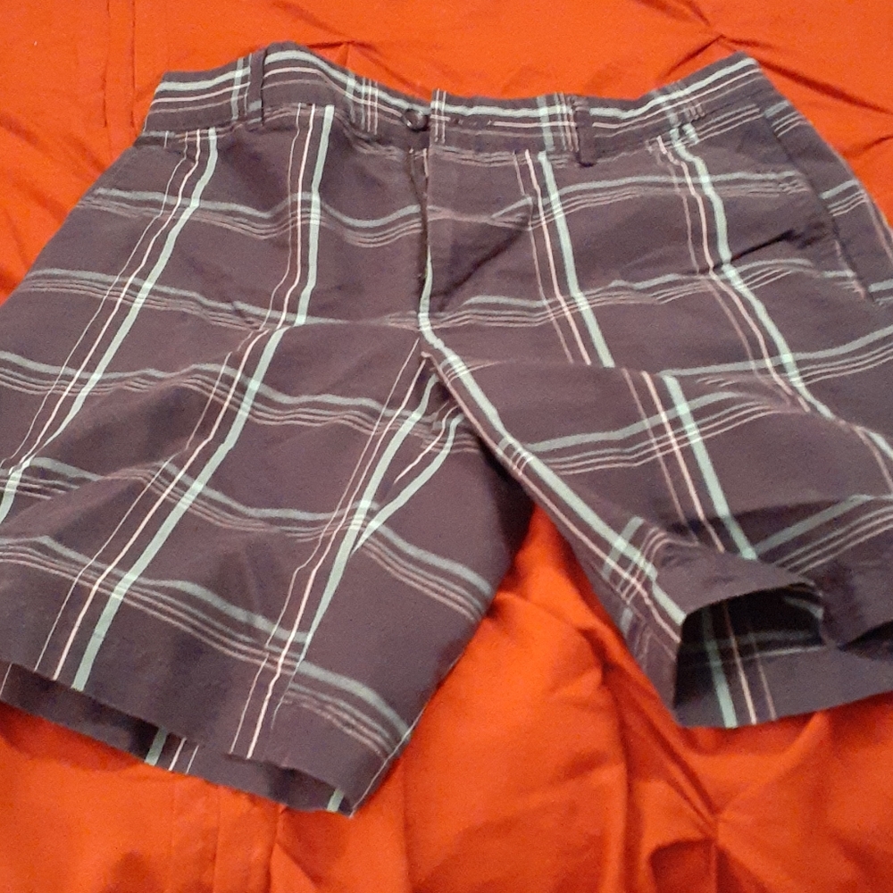 Men's cargo shorts by Greg Norman size 32